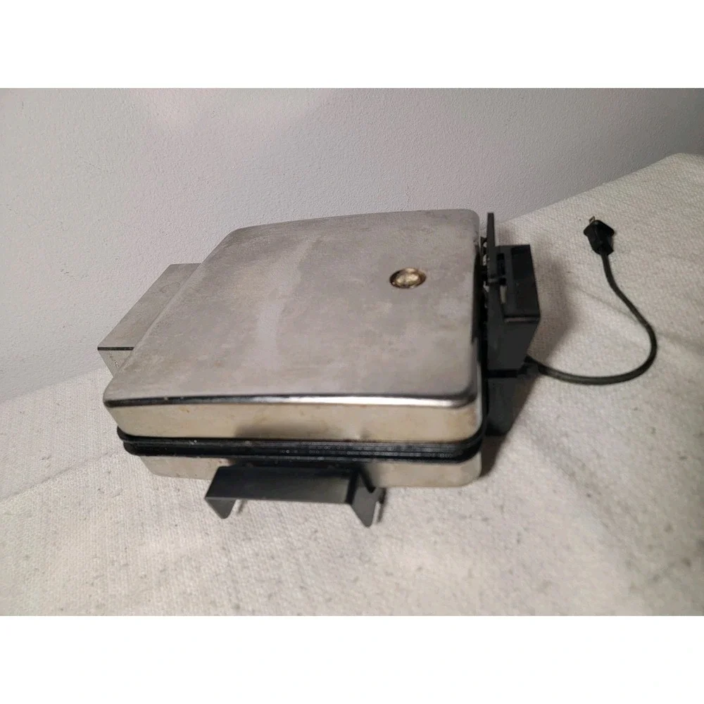 Vintage Toastmaster Square Waffle Iron Baker Flat Griddle Reversible Plates